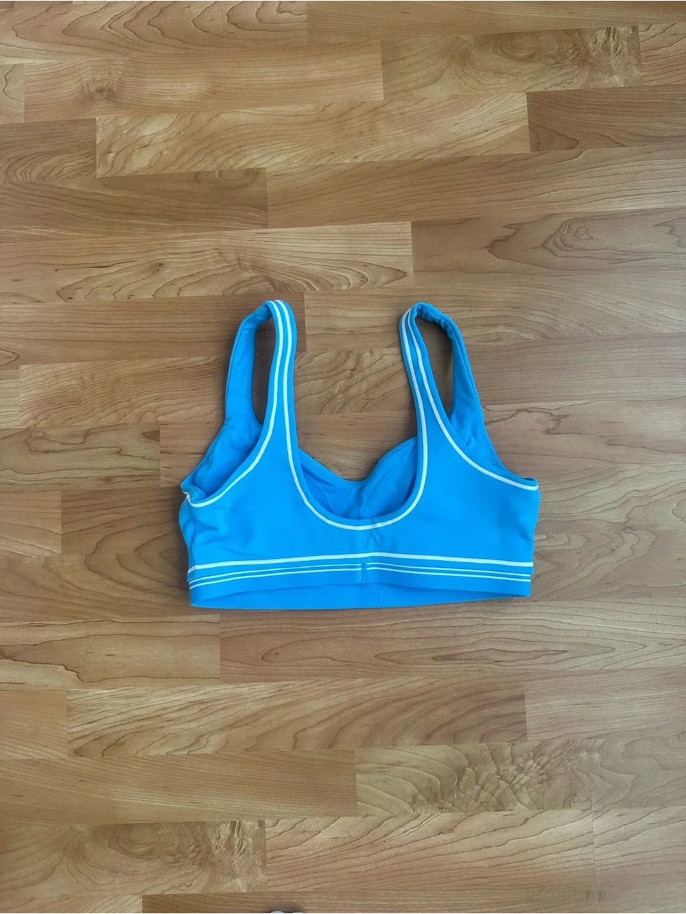 NEVER WORN ALO Yoga Airbrush Heart Throb Sports Bra